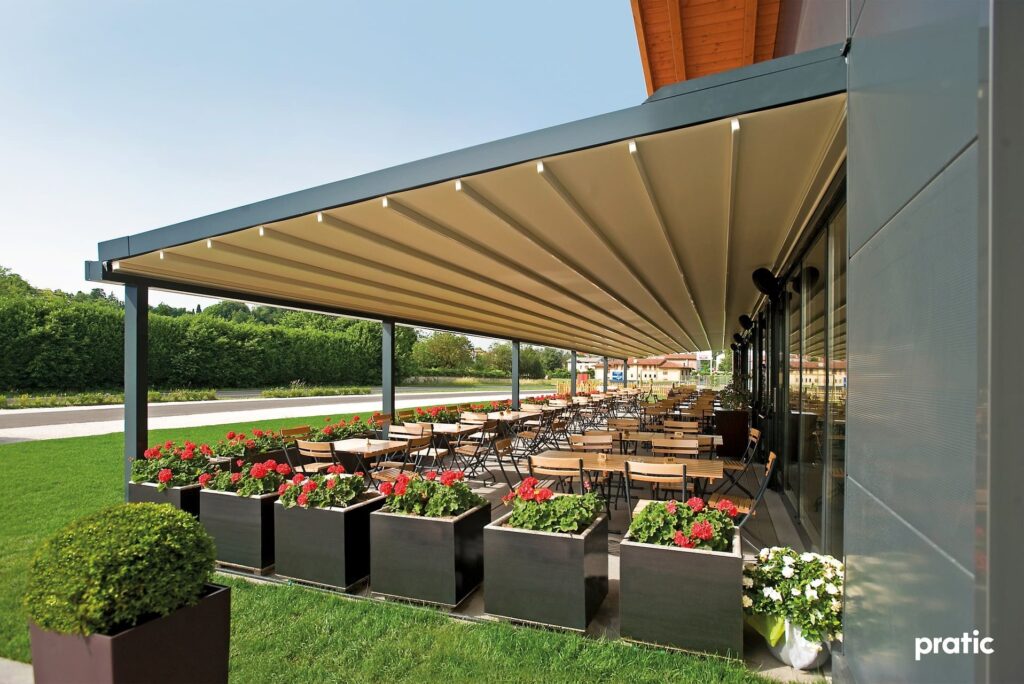 Pergola Überdachung für Gastronomie Betriebe in Übergröße