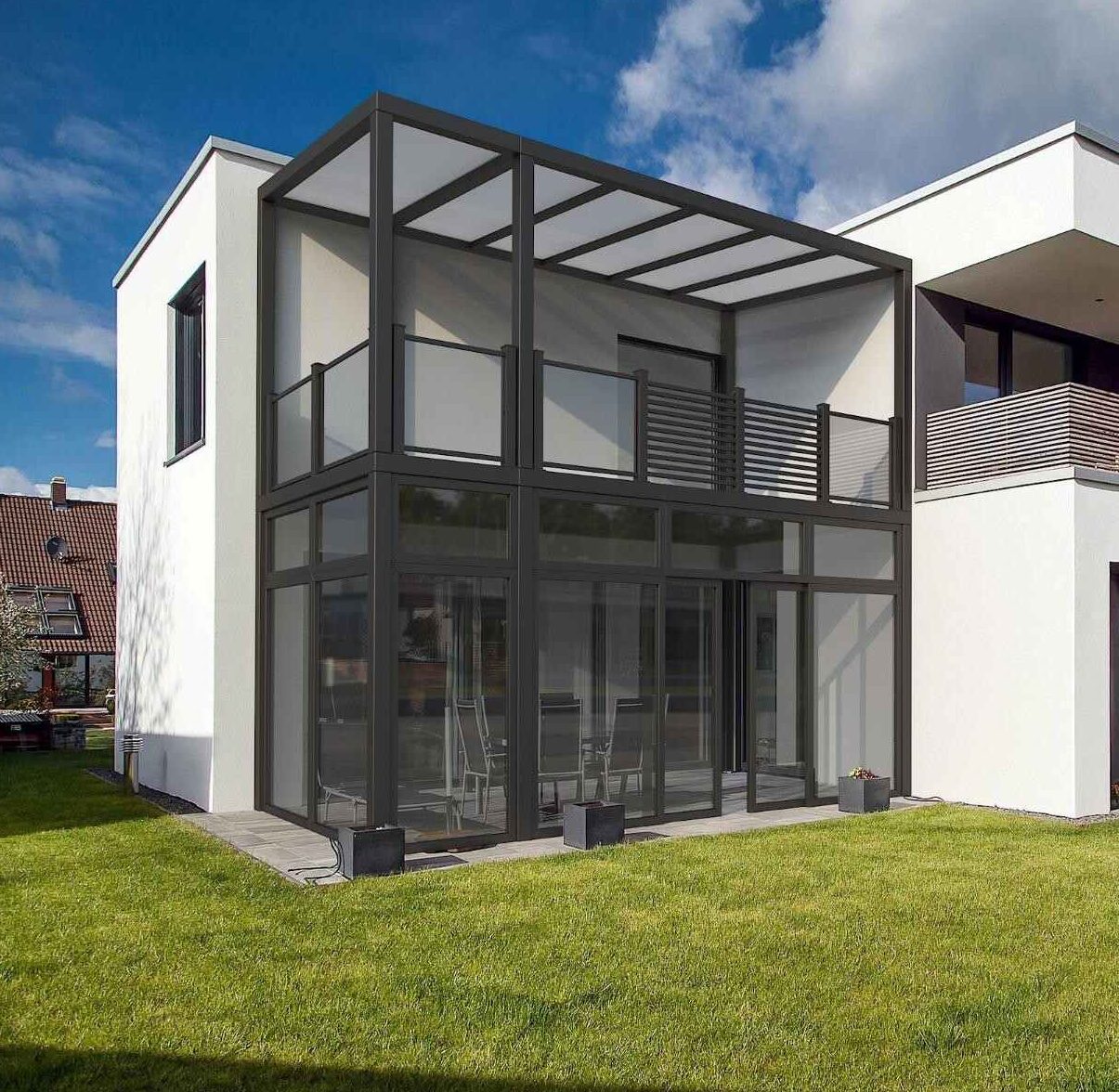 Doppeletagen Überdachung mmit Glas Seitenelementen