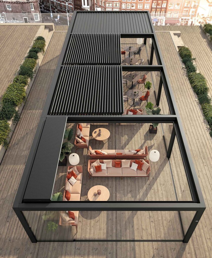 Große Pergolaanlage mit Lamellendächern auf einer Dachterrasse