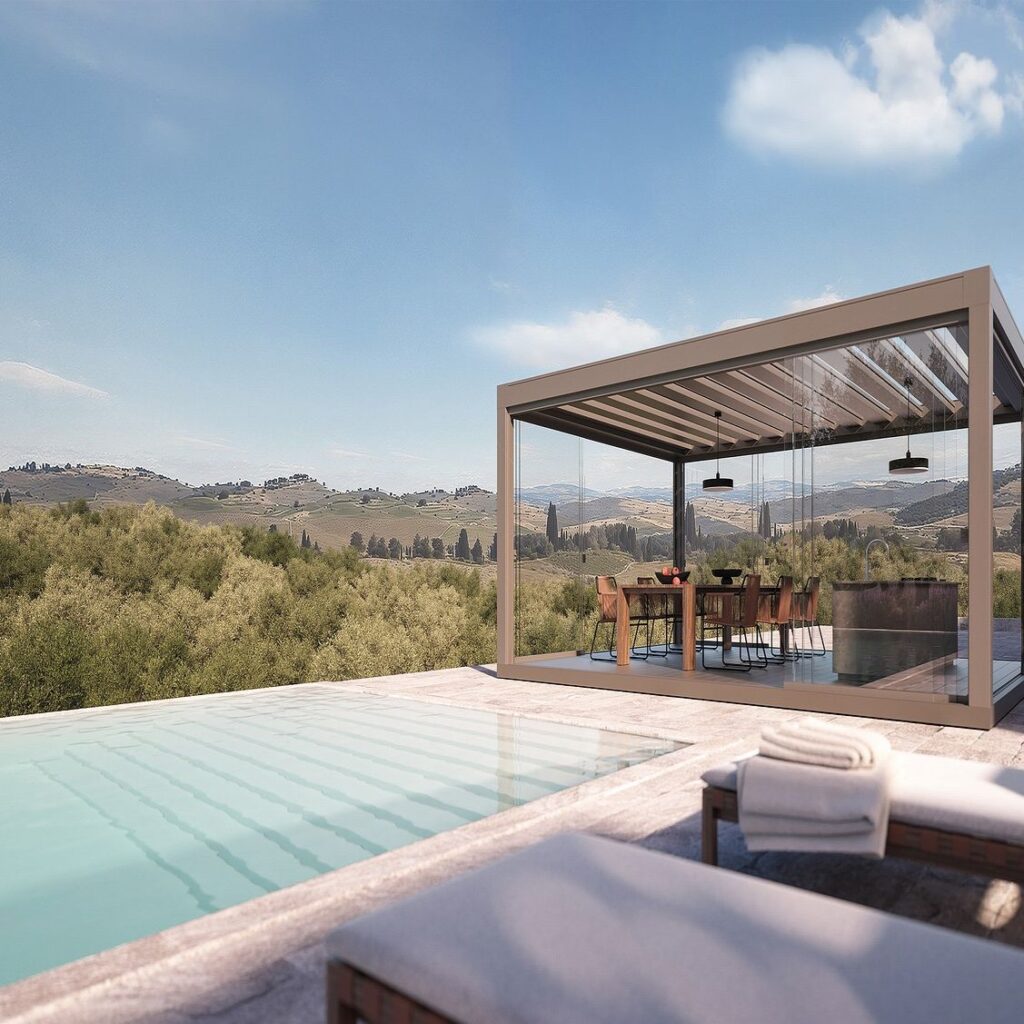 Pergola mit Lamellendach und Glasschiebewänden am Pool mit Ausblick