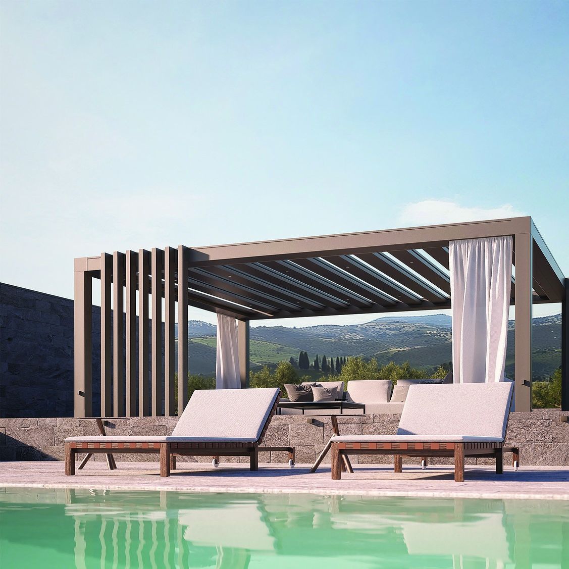 Pergola mit Lamellendach und seitlichen Designelementen am Pool