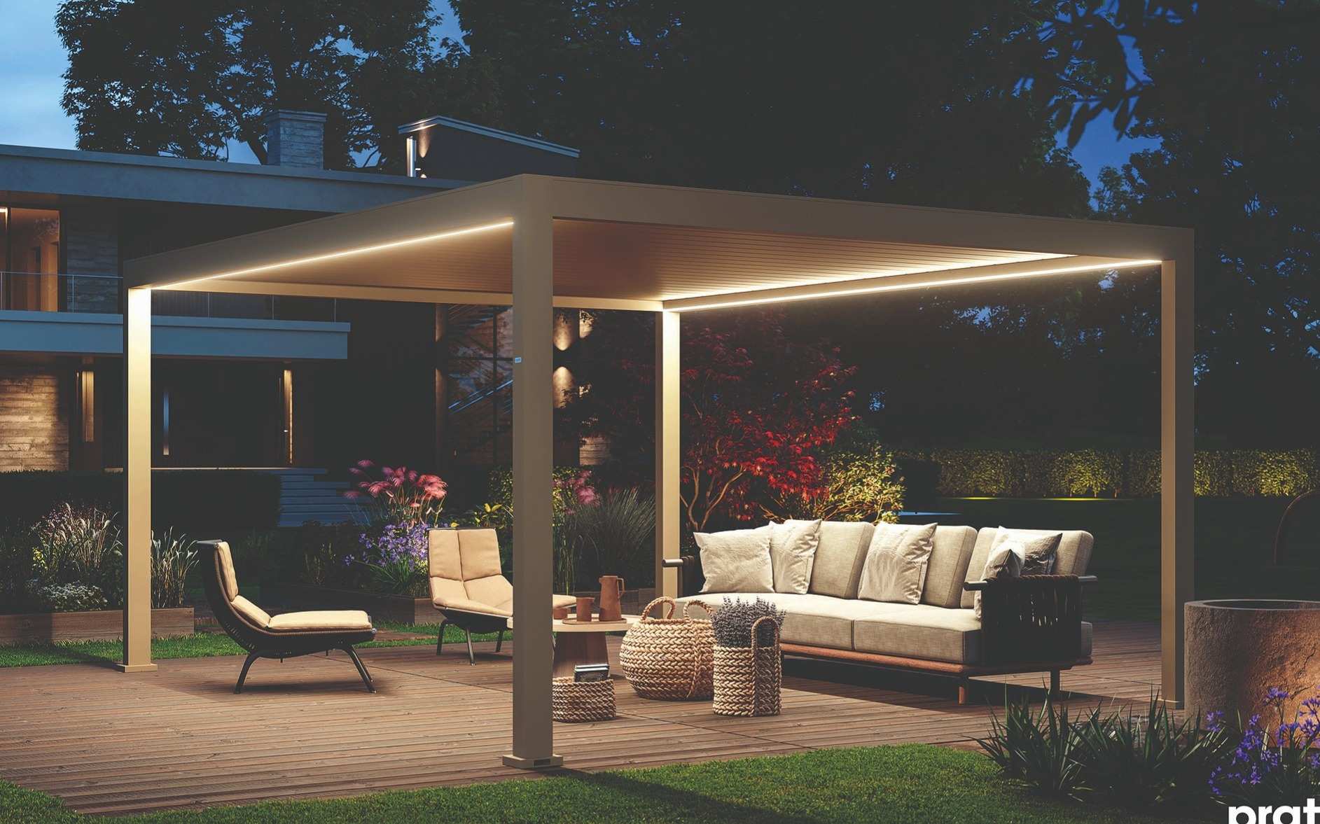 Pergola mit LED Beleuchtung Pergola mit integrierter LED-Beleuchtung auf Terrasse bei Nacht